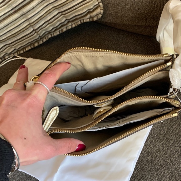 Authentic COACH 1941 Pebbled metallic gold leather 2 zip/Snap/Turnlock Crossbody - Picture 3 of 16